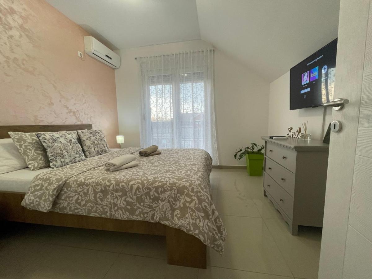 Apartman 1 Apartment สเรมสกา มิโตรวิตซา ภายนอก รูปภาพ
