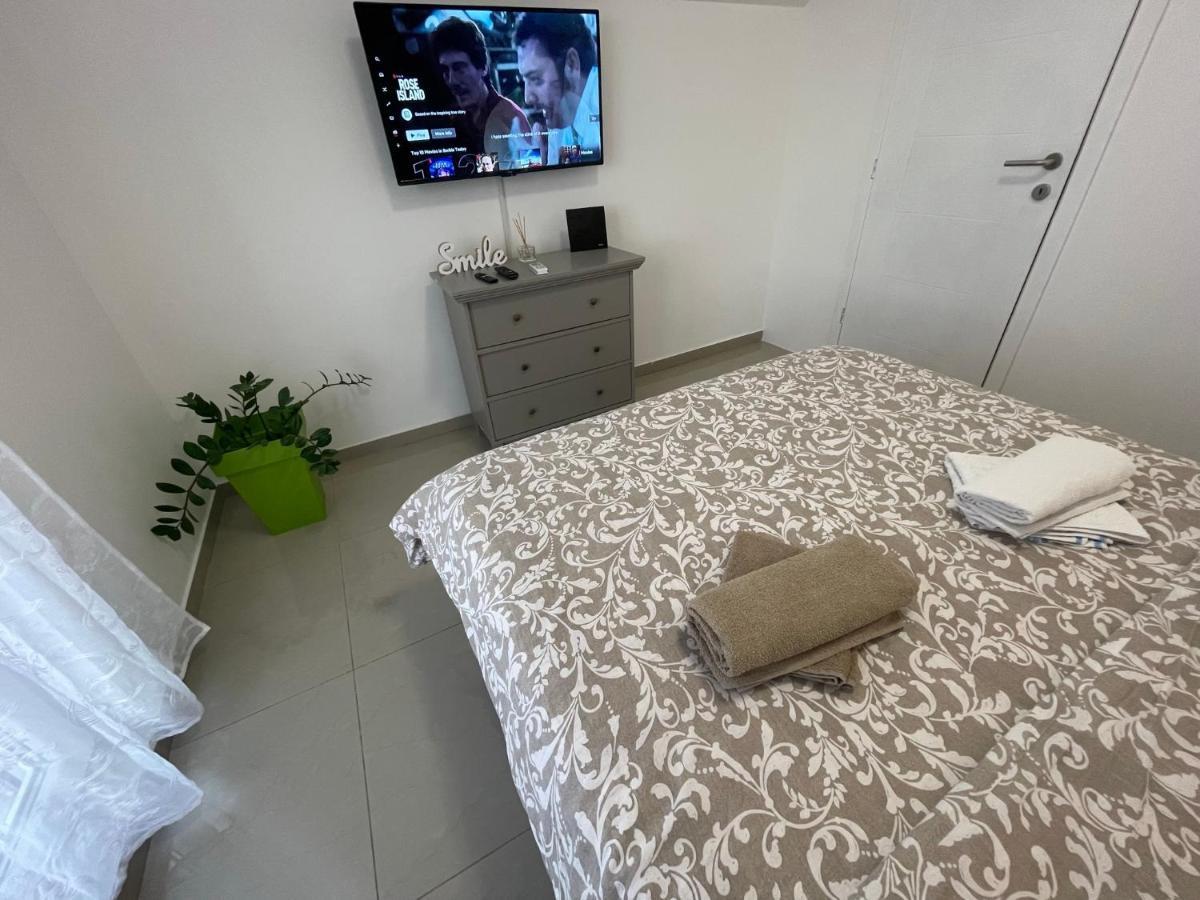 Apartman 1 Apartment สเรมสกา มิโตรวิตซา ภายนอก รูปภาพ