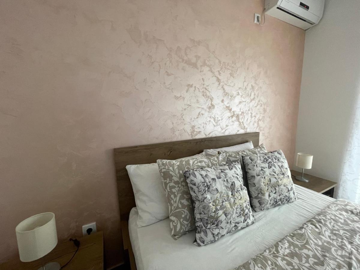 Apartman 1 Apartment สเรมสกา มิโตรวิตซา ภายนอก รูปภาพ