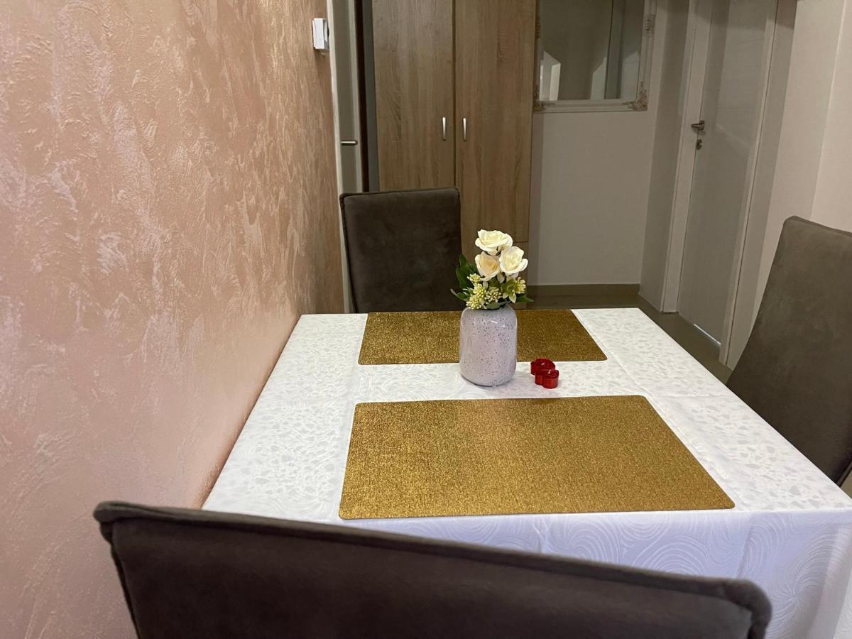 Apartman 1 Apartment สเรมสกา มิโตรวิตซา ภายนอก รูปภาพ