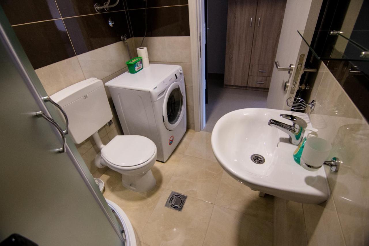 Apartman 1 Apartment สเรมสกา มิโตรวิตซา ภายนอก รูปภาพ