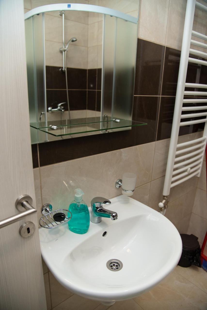 Apartman 1 Apartment สเรมสกา มิโตรวิตซา ภายนอก รูปภาพ