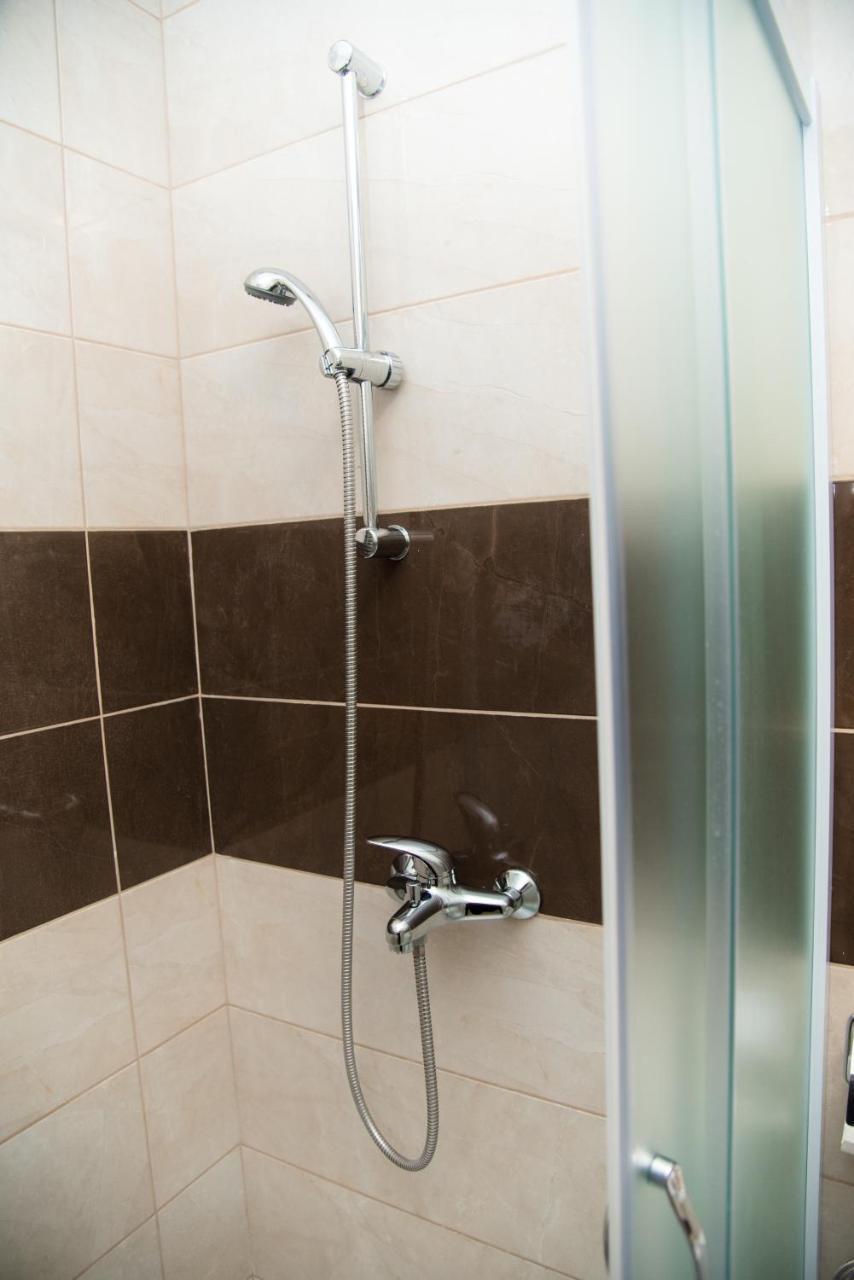 Apartman 1 Apartment สเรมสกา มิโตรวิตซา ภายนอก รูปภาพ